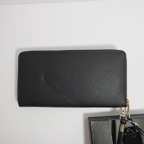 Rebecca & Rifka Black Pebbled Leather Zip Around Wallet Wristlet Gold Medallion - Picture 3 of 7